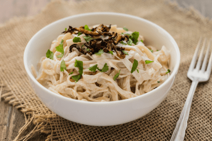 Creamy vegan pasta carbonara recipe with crispy shiitake bacon