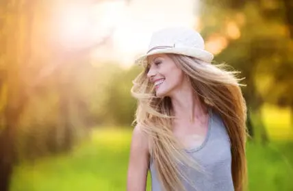 5 Nontoxic Dry Shampoos That Really, Really Work for All Hair Colors