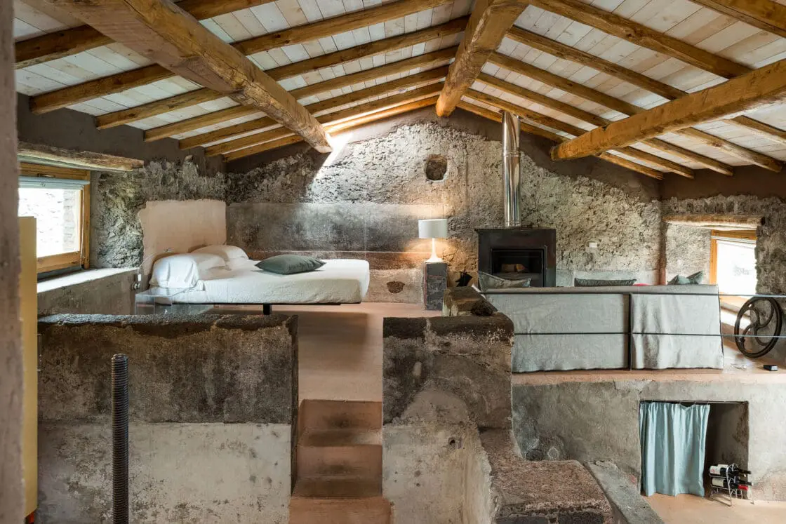 Image of a luxurious room at Monaci delle Terre Nere wellness retreat and ideal Sicilian vacation.