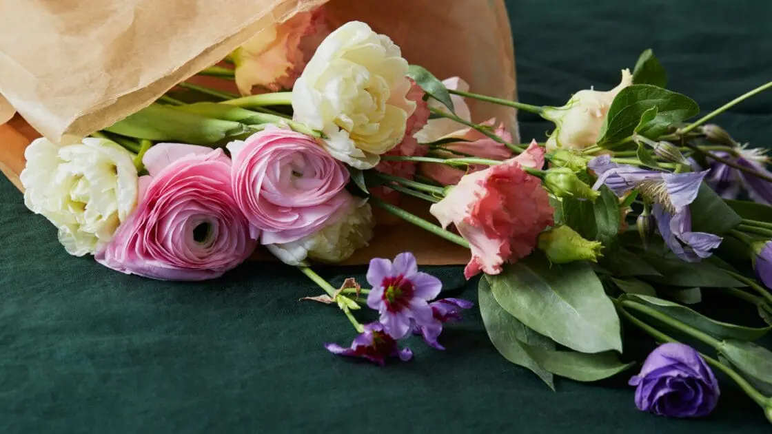 Image of cut flowers, here's how to make them last longer.