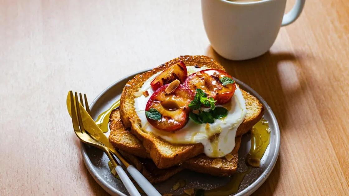 image of grilled peach french toast for easy brunch tips