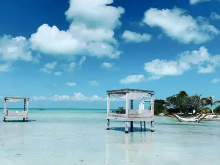 reasons to visit belize beach reisetopia unsplash