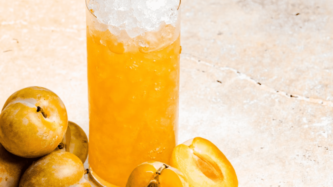 creative cocktail recipes Elderflower Peach Fizz Unsplash