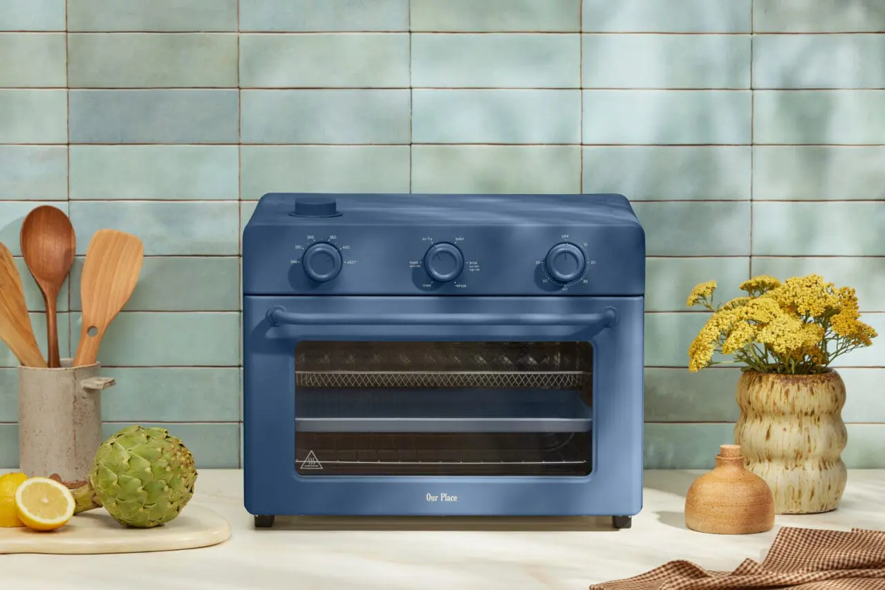 Image of the large Wonder Oven air fryer in blue salt