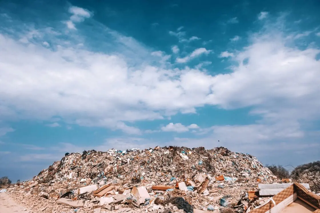 Image of a giant pile of trash, including a lot of plastics.