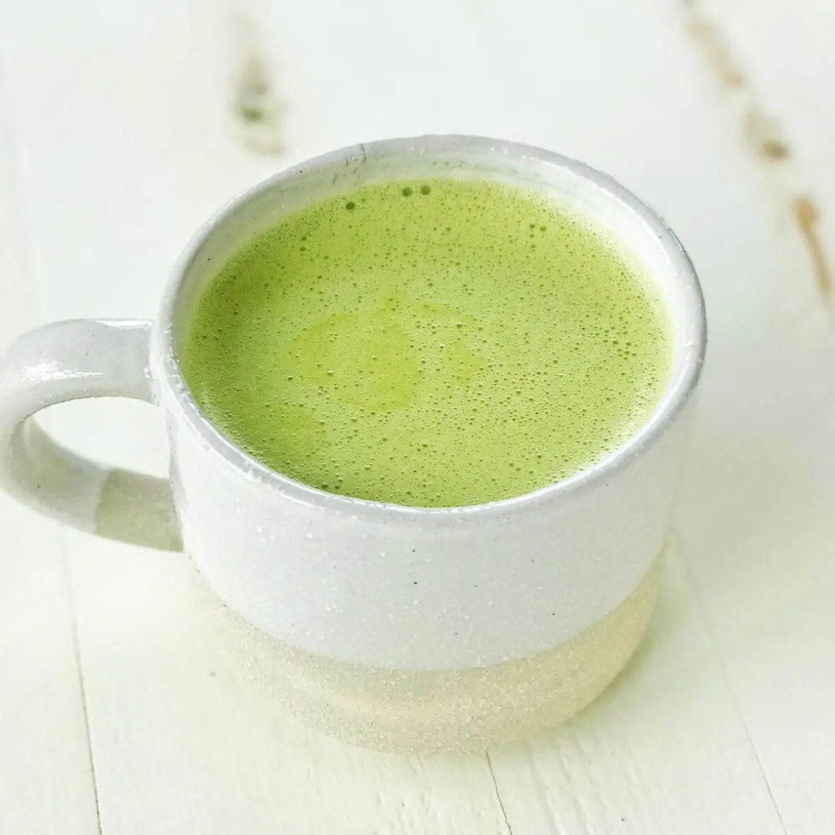 image of a matcha latte recipe showing how to make a matcha latte recipe