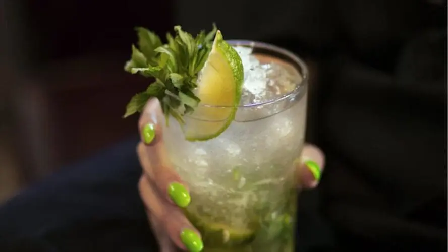 Gin and Juice Green Juice Drinks Unsplash