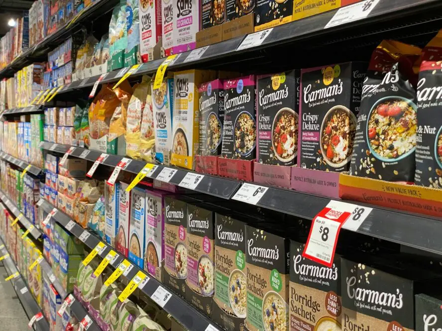 Image of grocery store shelves stocked with various boxes of oat- and wheat-based products.