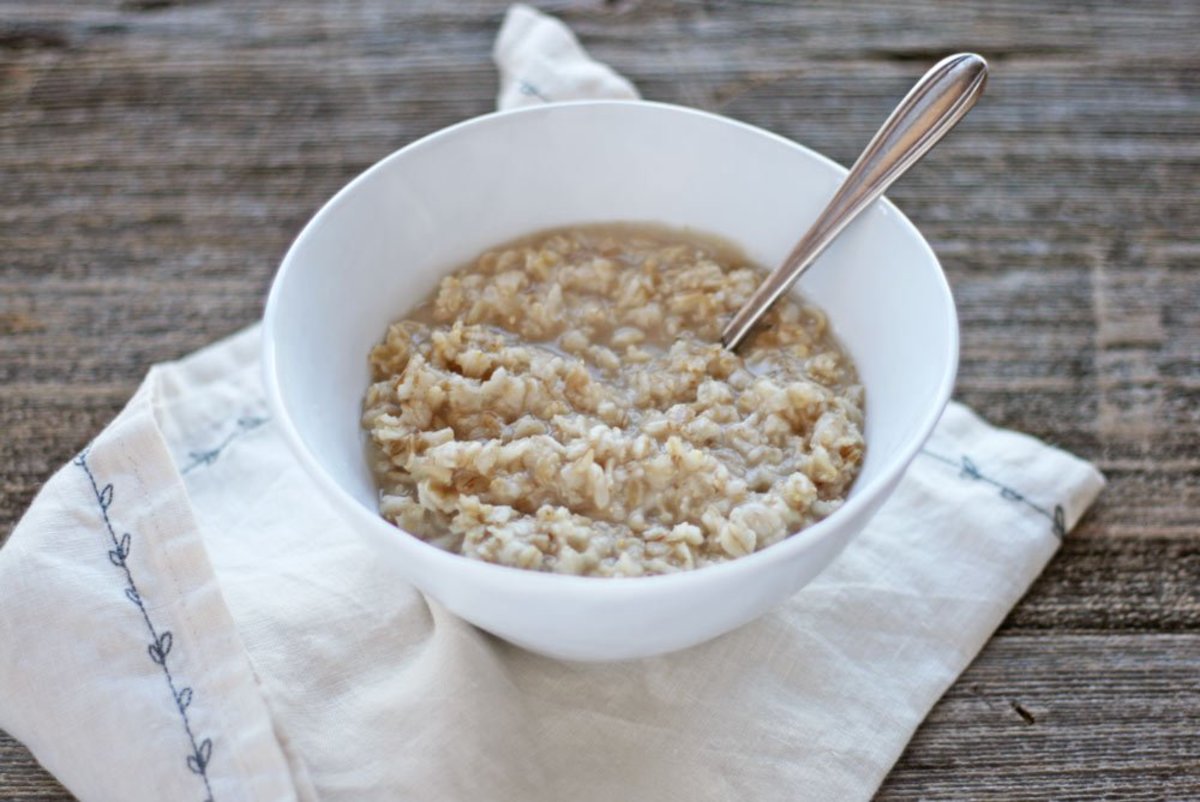 how to cook oatmeal, served in a white bowl with a spoon, oatmeal is a healthy human food for dogs