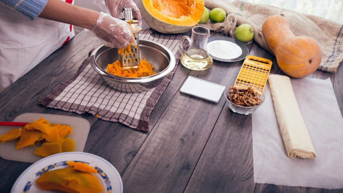 5 Cooking Hacks to Make Thanksgiving Easy as (Pumpkin) Pie