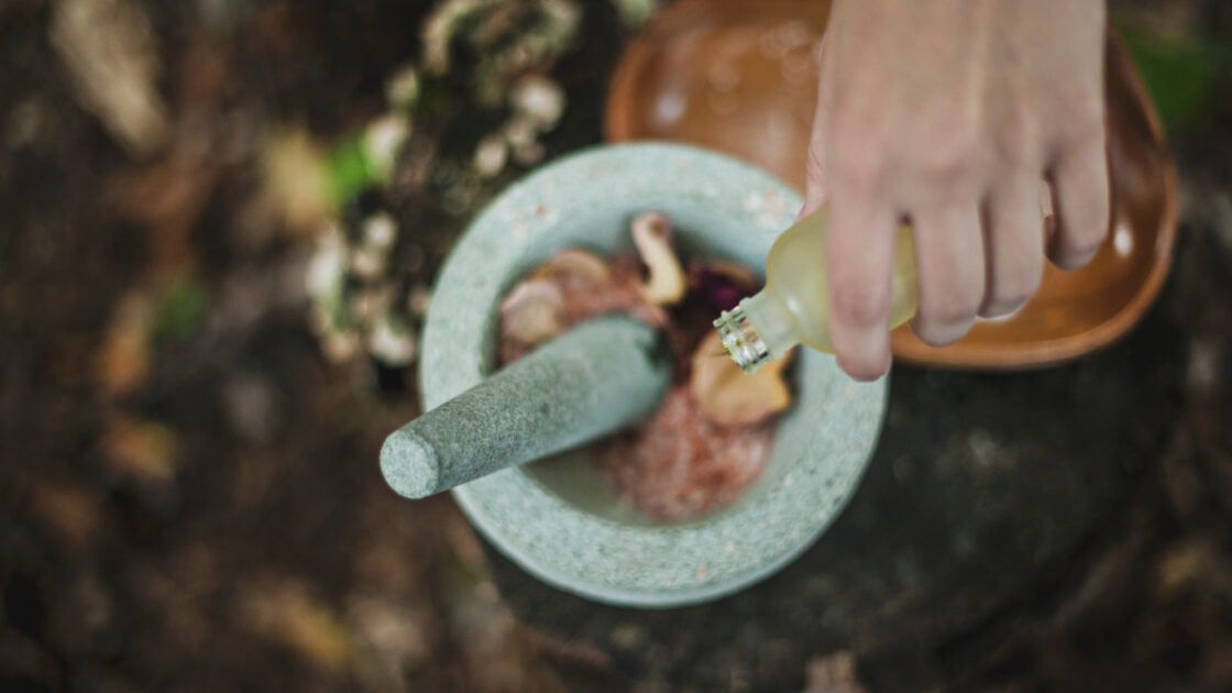 7 Essential Oils for Sex, Romance, and Relaxation