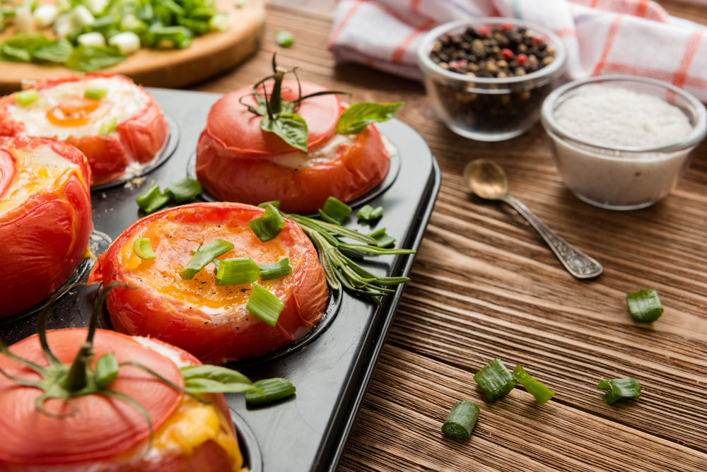 Baked Eggs in Tomatoes