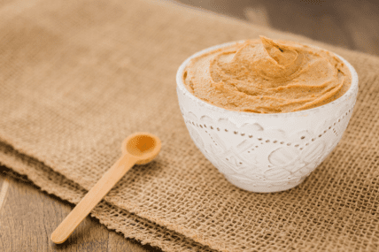 How To Make Caramel: This healthy homemade caramel tastes amazing and is bound to be your new favorite dessert topping!