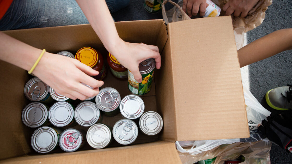 Dear Santa: 10 Things Your Local Food Pantry Really Wants for Christmas