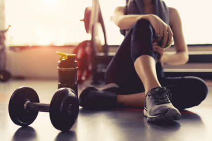 Free Weights or Resistance Bands? How to Choose the Right Weights for You
