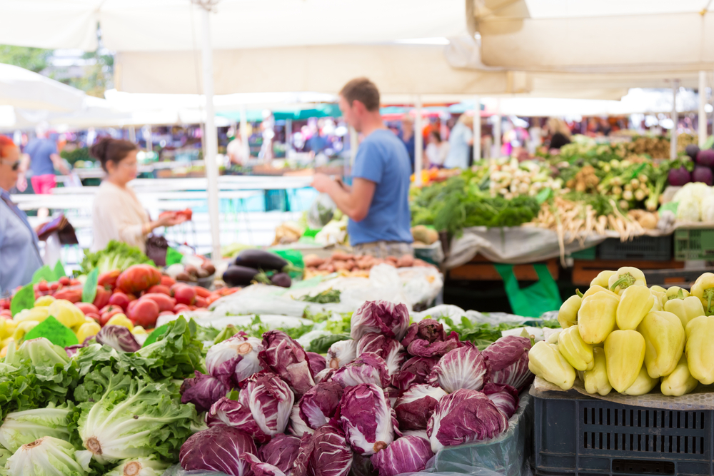 Learn how to shop for local food at the farmers' market.