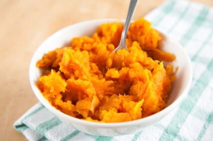 Autumn Seasonal Recipe: Vegan, Sugar-Free Sweet Potato Dip with Baked Maple-Cinnamon Apple Chips