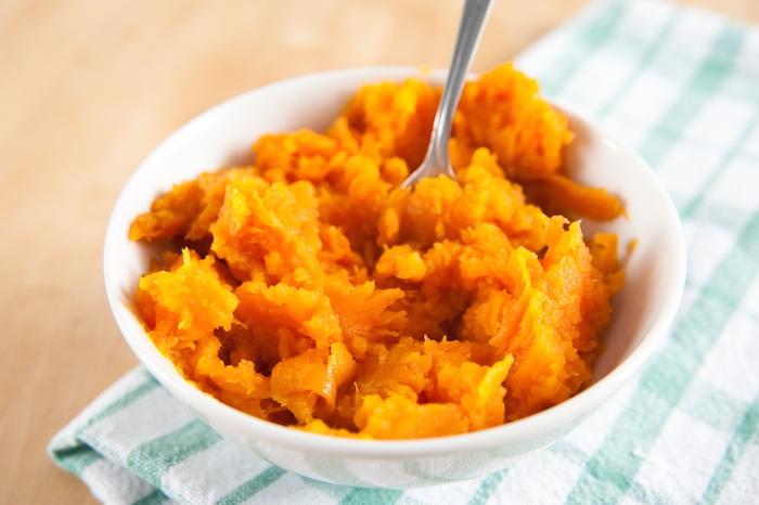 Autumn Seasonal Recipe: Vegan, Sugar-Free Sweet Potato Dip with Baked Maple-Cinnamon Apple Chips