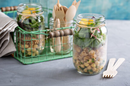 Easy mason jar meals to make for lunch.