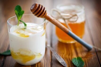 natural yeast infection remedies include yogurt and honey