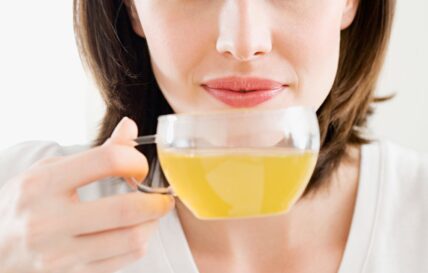 The Benefits of Drinking Tea: 4 Sipping Habits of Centenarians