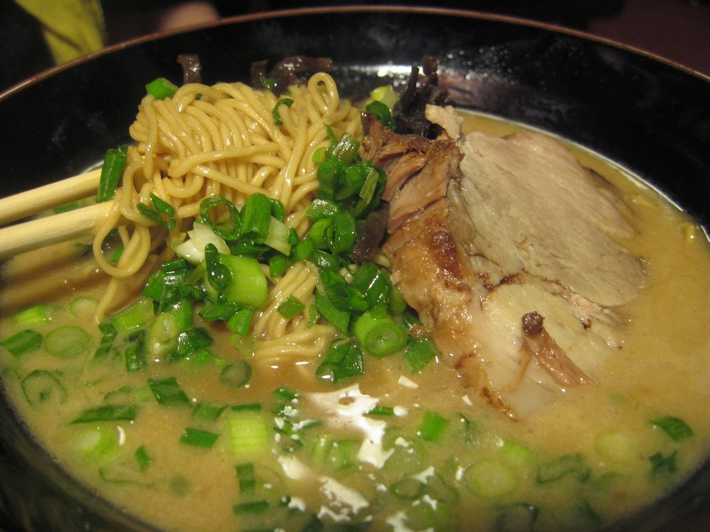 Easy One-Bowl Ramen Recipe with Roasted Chicken, Kale and Shiitake ...