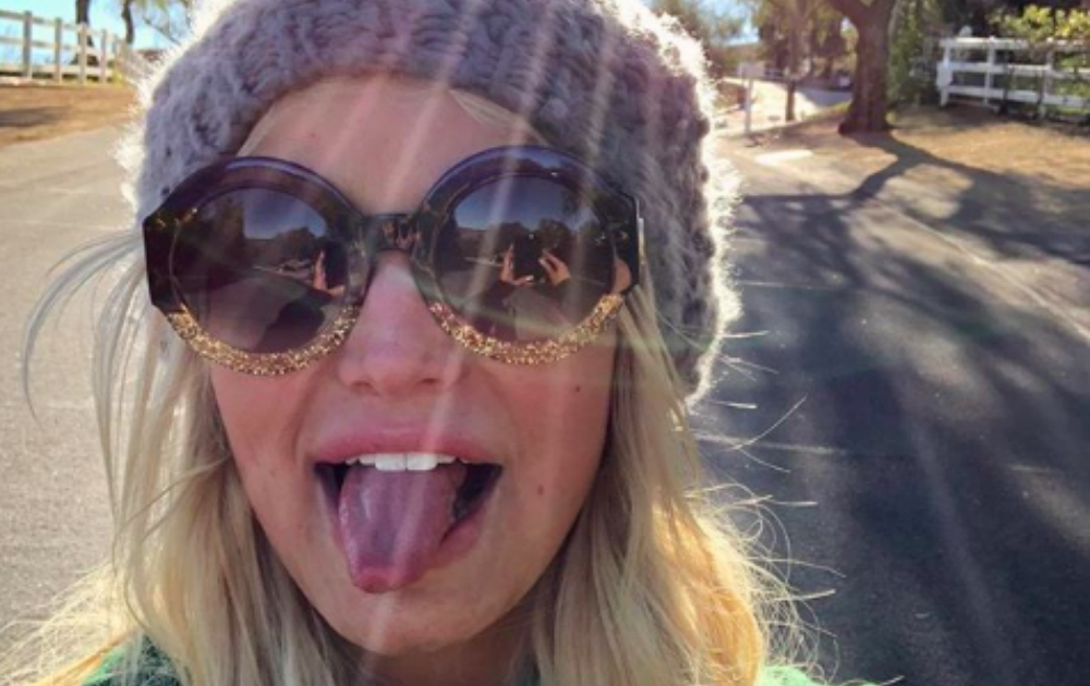 Want to Get Killer Legs Like Jessica Simpson? Start Walking