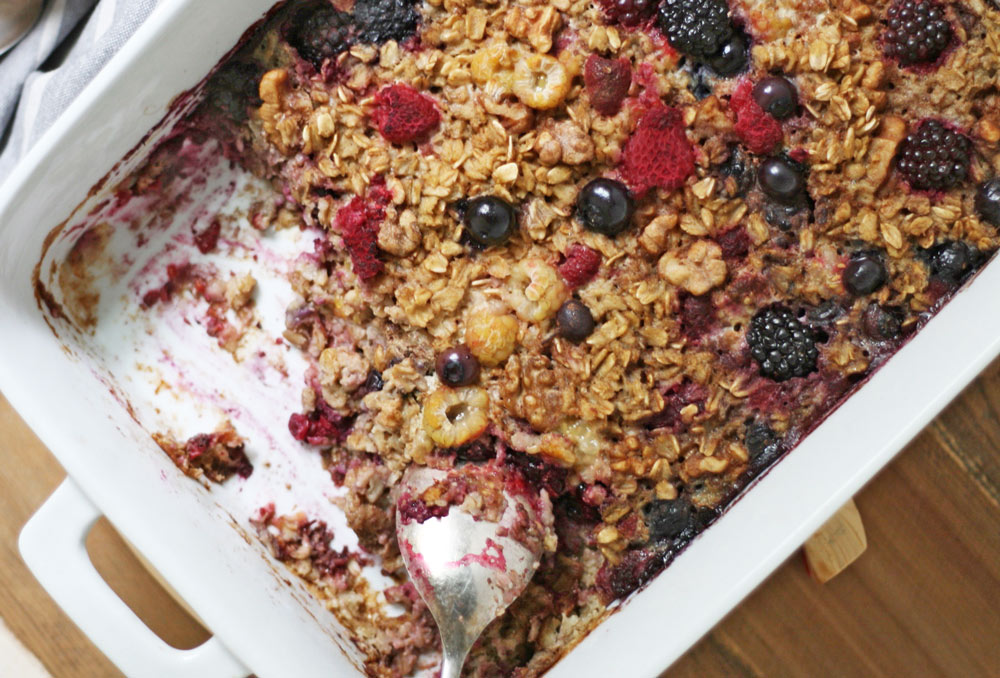 This Baked Berry Oatmeal Recipe Will Warm Up Any Morning Breakfast Rut - Organic Authority