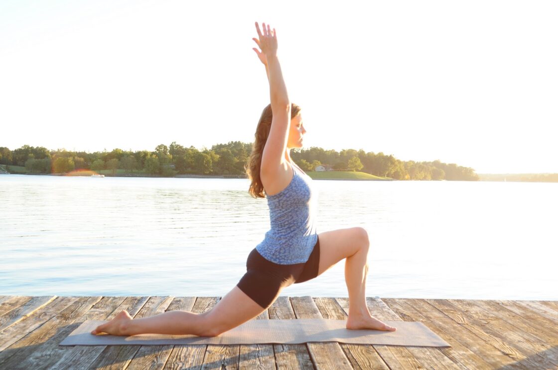 yoga lunge, simple yoga lunge
