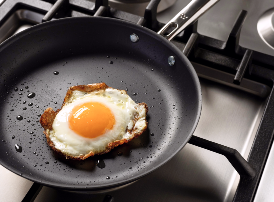 Image of a Misen Carbon Nonstick 8-inch frying pan on a stove with a single fried egg in it.