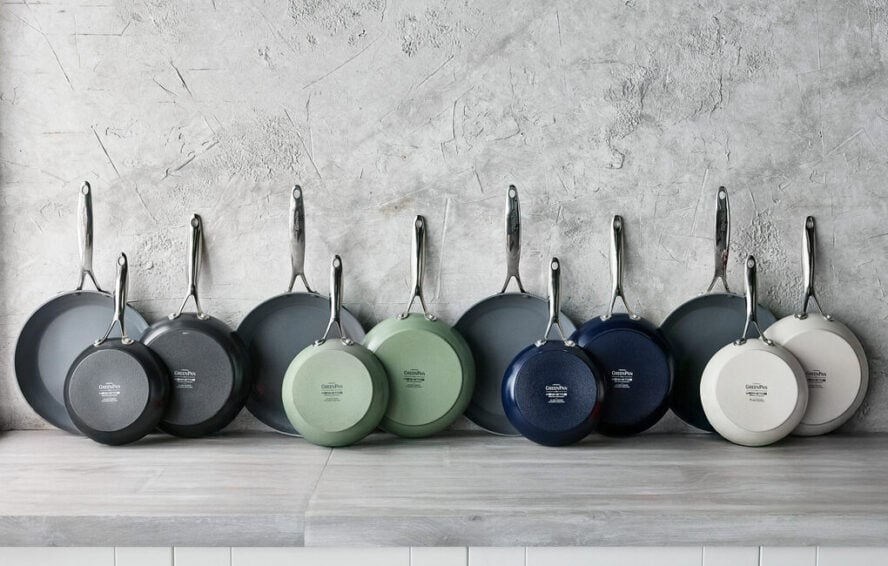 Image of the GreenPan Valencia Pro 3-piece fry pan set in three different colors.