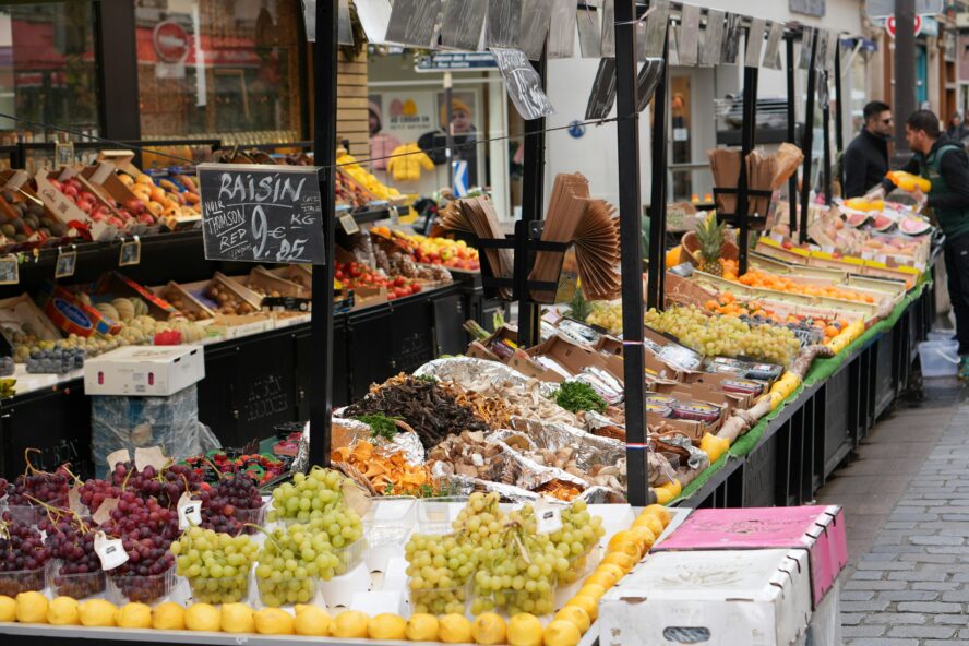 artur opala Farmers Market unsplash
