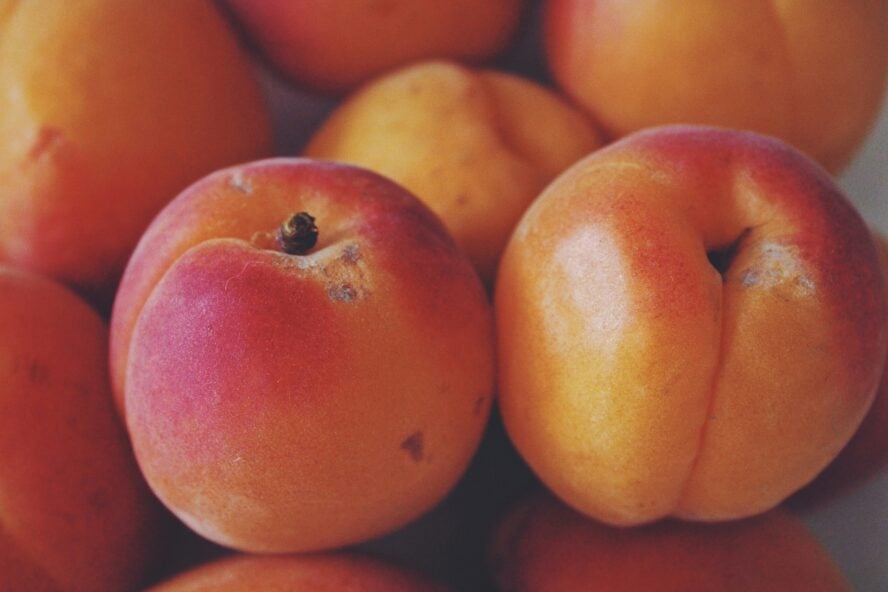 fresh peaches are one of the healthiest summer fruits