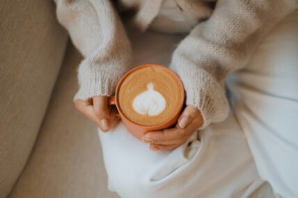 how to make pumpkin pie latte syrup at home, woman holding homemade pumpkin spice drink