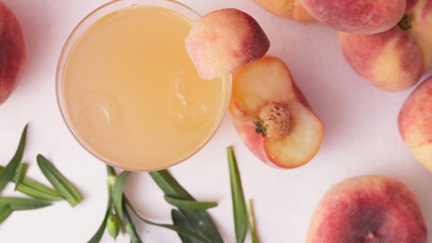 summer cocktail recipe, a grilled peach whiskey sour