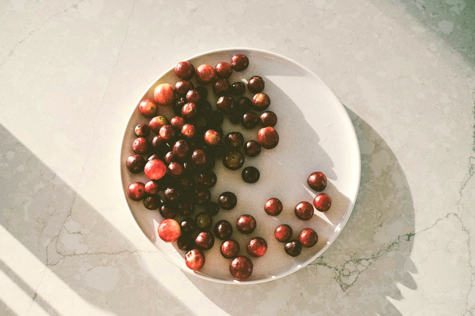 red grapes are purple fruits and vegetables, purple foods