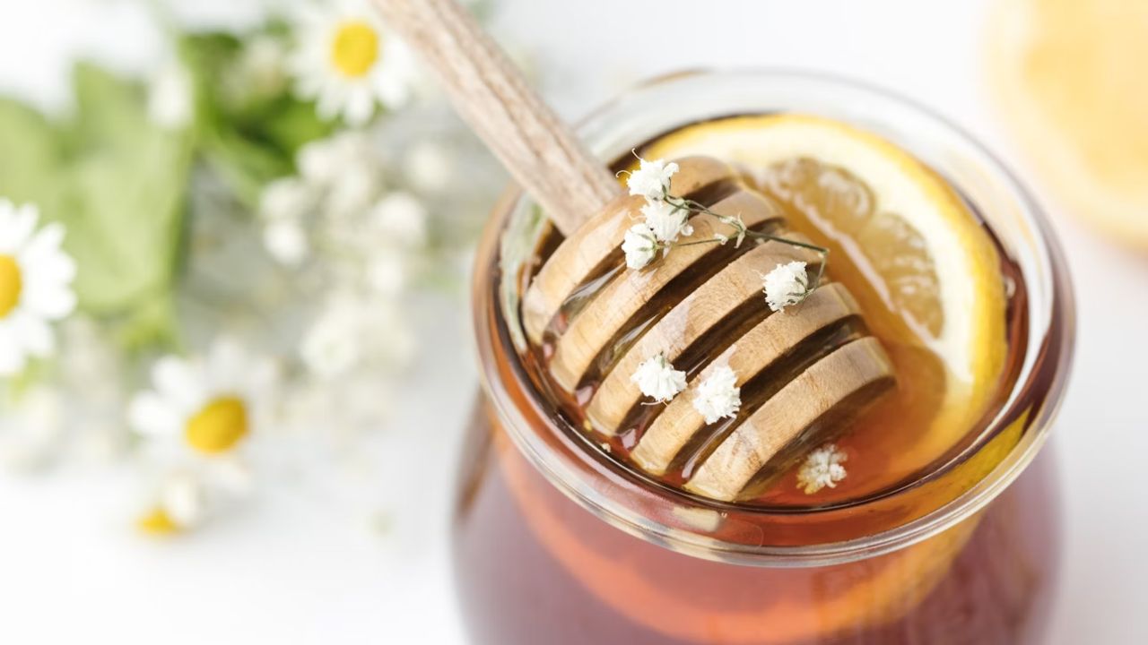 Differences Between Raw, Organic, and Manuka Unsplash