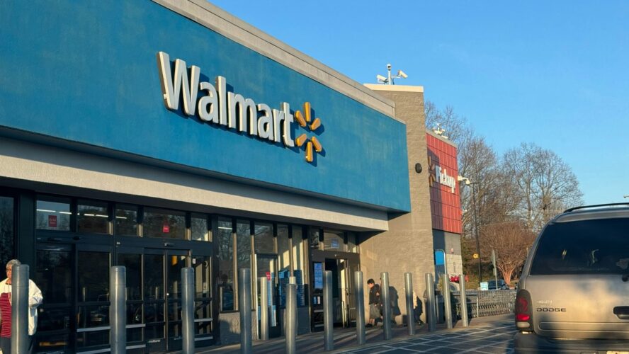 Image of the front of a giant Walmart superstore.