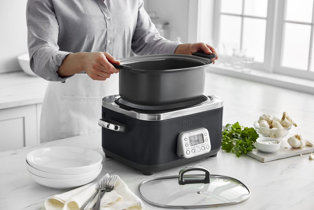 Image of the GreenPan Elite Slow Cooker in black, showcasing the removable inner pot and lid.