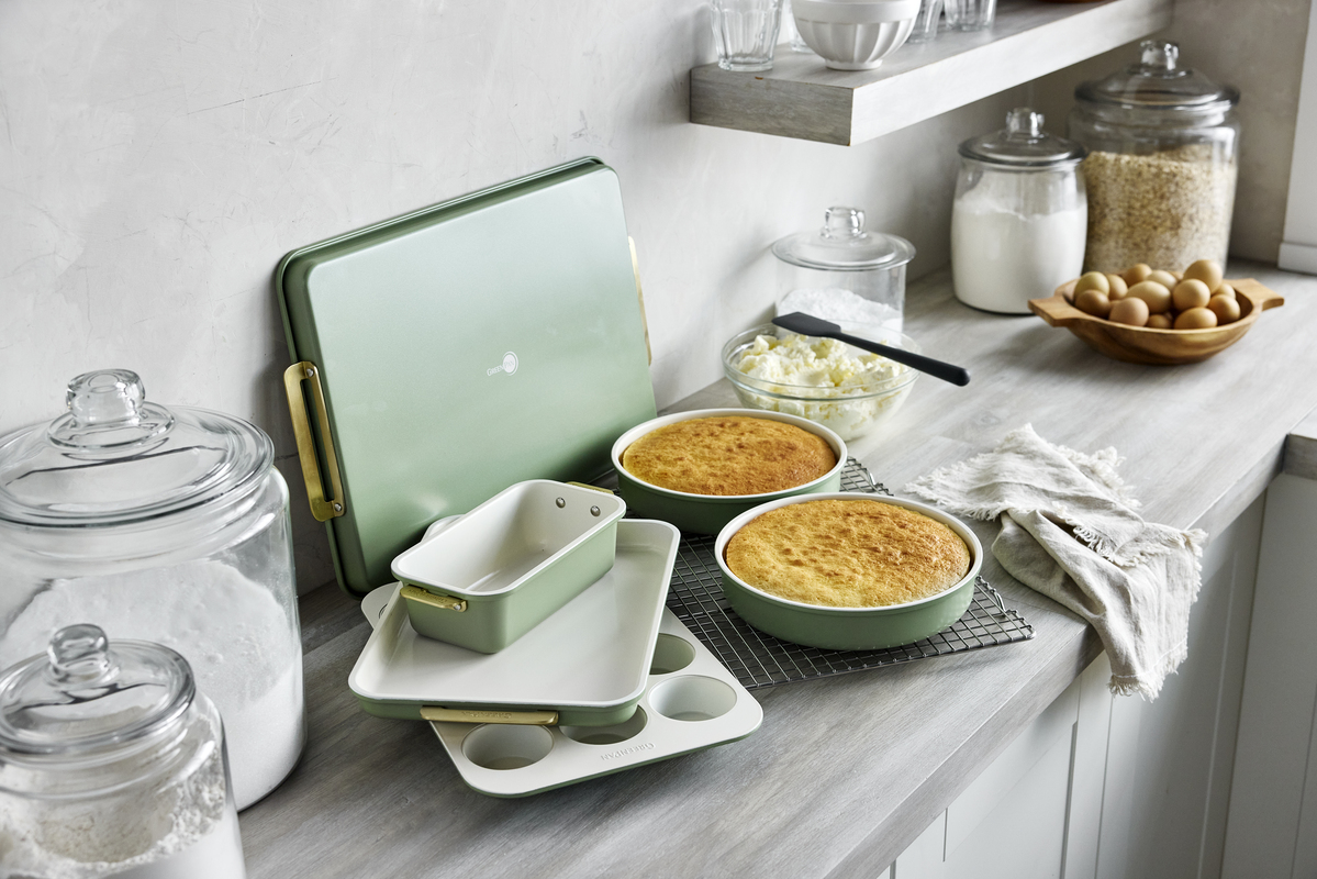 Image of several GreenPan Reserve Bakeware pieces in the color Sage.